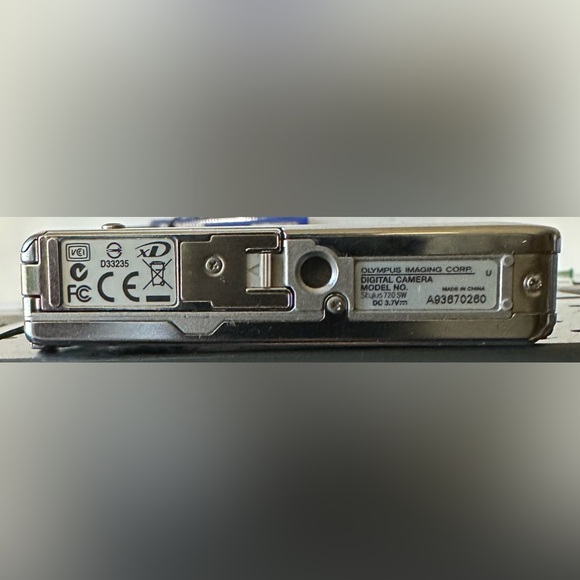 Olympus Stylus 720 SW 7.1MB Waterproof Shockproof Point Shoot Digital Camera - Picture 8 of 12